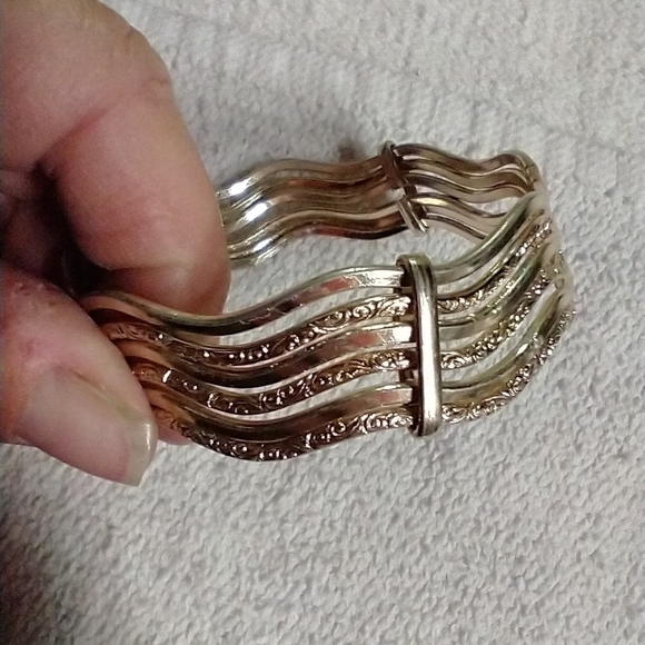 Multi layer bangle bracelet marked west germany goldtone approx. 2.5 I.d. - Picture 1 of 5
